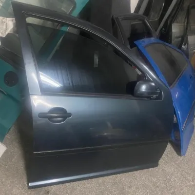 Volkswagen Golf 4 Sağ Ön Kapı Füme Renk Orijinal Çıkma