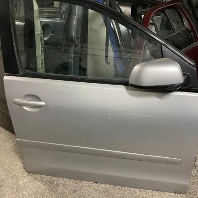 Volkswagen Polo Çıkma Sağ Ön Kapı Gri 2003–2009